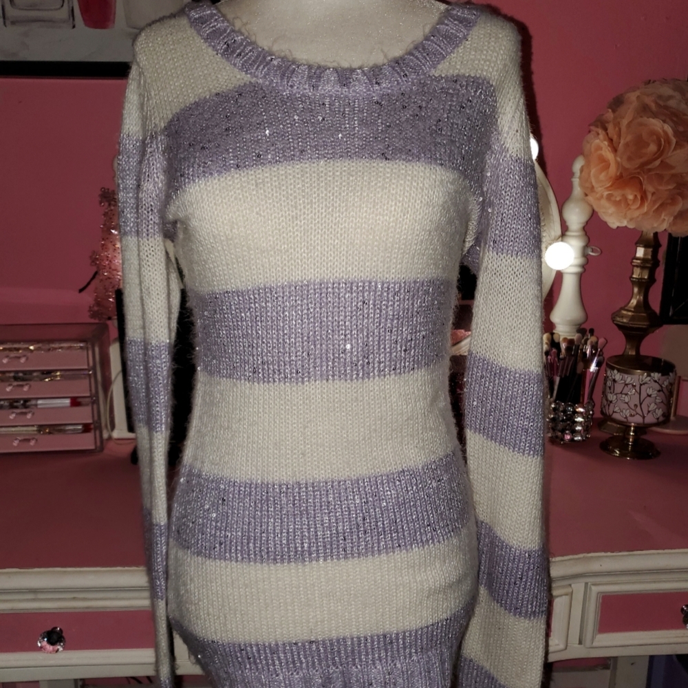 💕 Rue21 sequenced sweater (L)